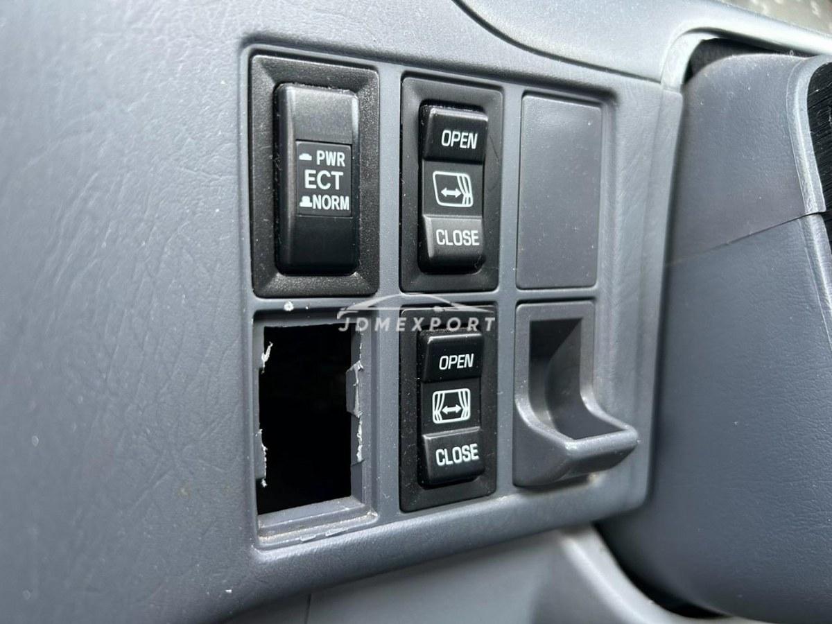 Toyota Granvia 1996 thumbnail 44