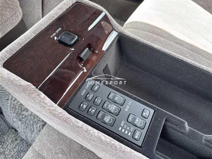 Toyota Crown Majesta 1993 thumbnail 28