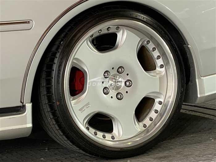Nissan Gloria Sedan 2001 thumbnail 5