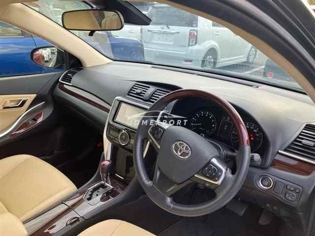Toyota Premio thumbnail 4