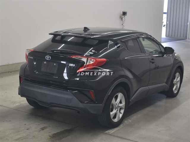 Toyota C-HR thumbnail 6