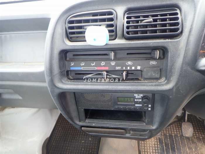 Suzuki Carry Truck 2000 thumbnail 23
