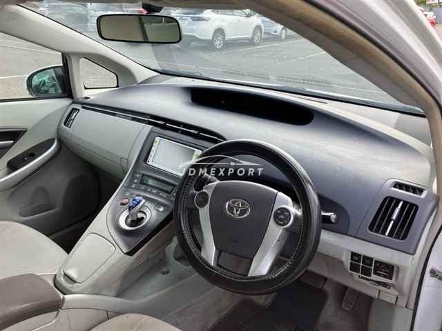 Toyota Prius thumbnail 4