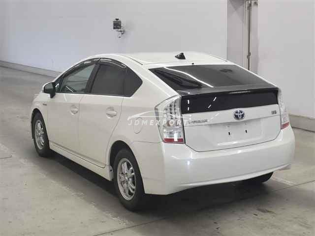 Toyota Prius thumbnail 2