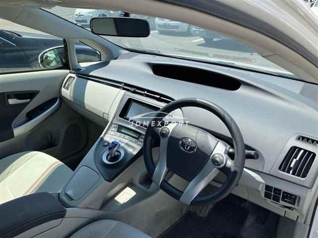 Toyota Prius thumbnail 4
