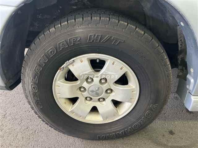 Mitsubishi Pajero thumbnail 10