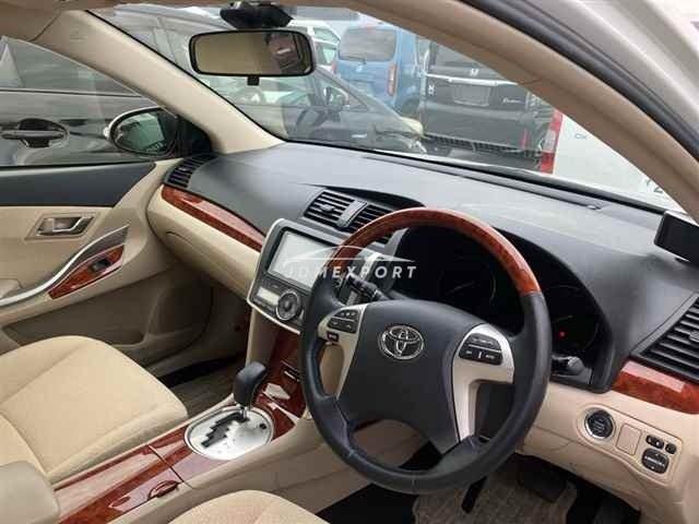 Toyota Premio thumbnail 4