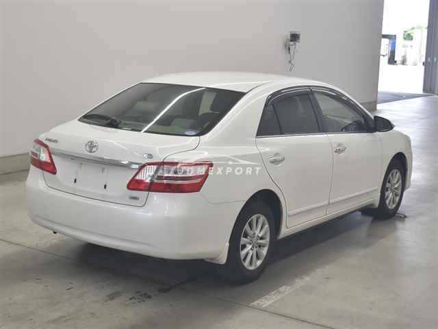 Toyota Premio thumbnail 6