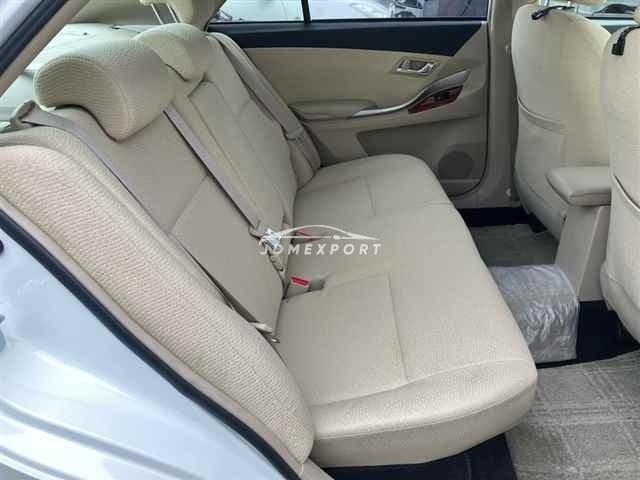 Toyota Premio thumbnail 9