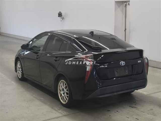 Toyota Prius thumbnail 2