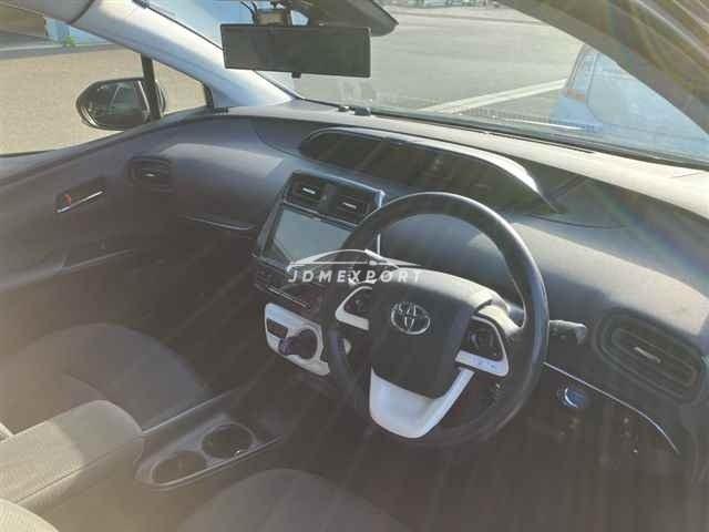 Toyota Prius thumbnail 4