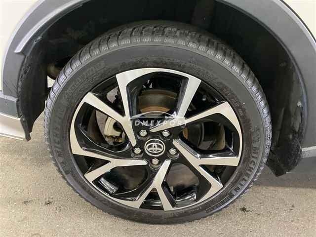 Toyota C-HR thumbnail 10