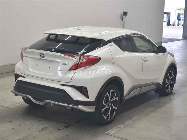 Toyota C-HR thumbnail 6