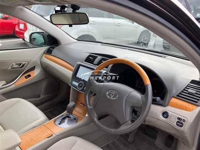 Toyota Premio thumbnail 4