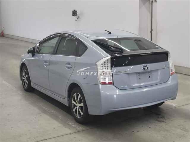 Toyota Prius thumbnail 2