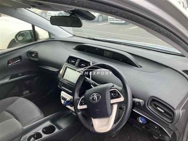 Toyota Prius thumbnail 4