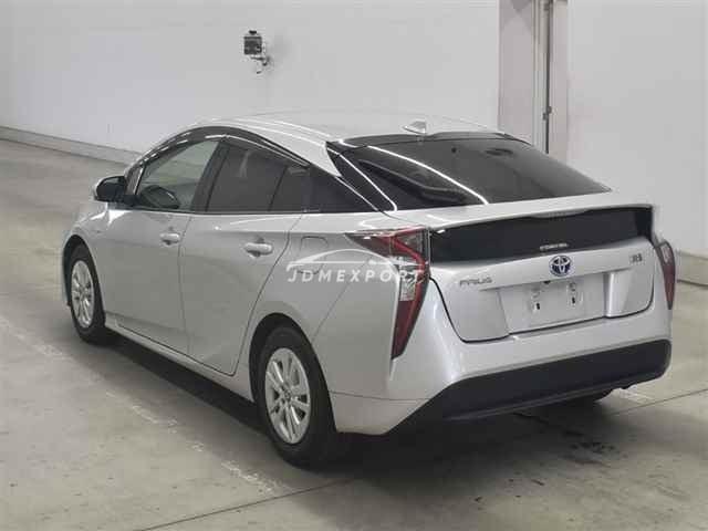 Toyota Prius thumbnail 2