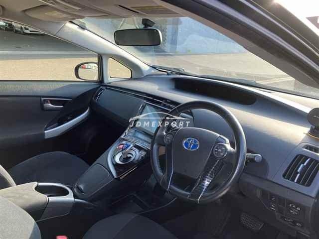 Toyota Prius thumbnail 4