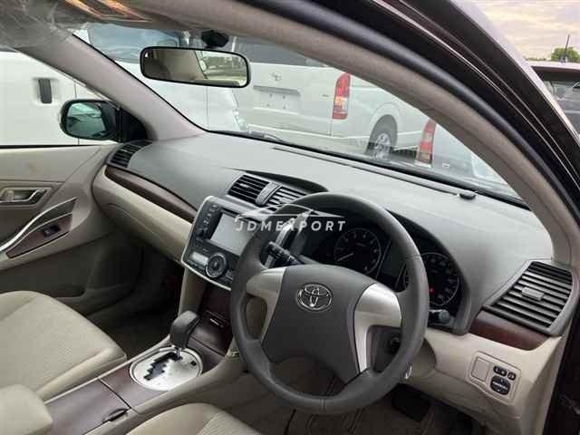 Toyota Premio thumbnail 4