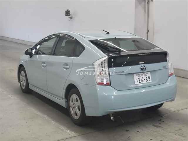 Toyota Prius thumbnail 2