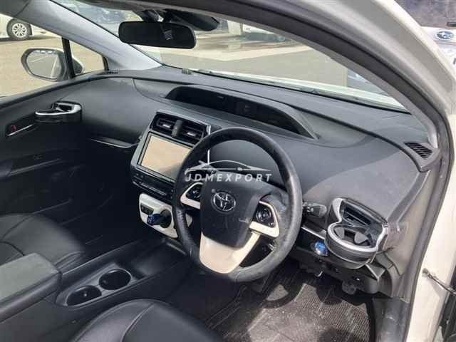 Toyota Prius thumbnail 4