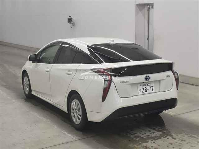 Toyota Prius thumbnail 2
