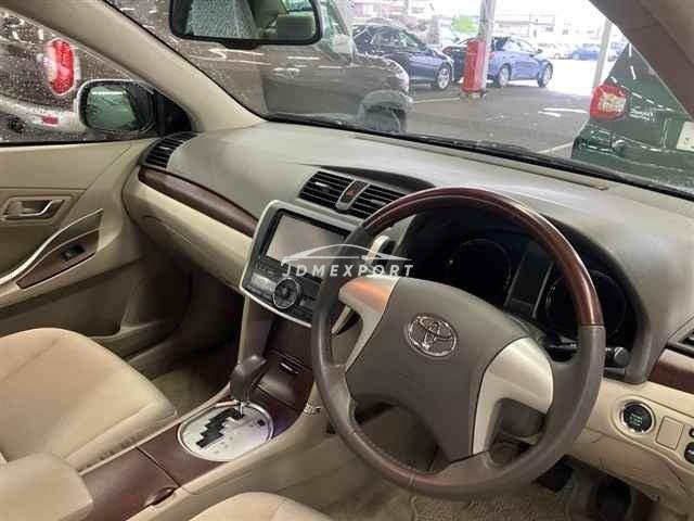 Toyota Premio thumbnail 4
