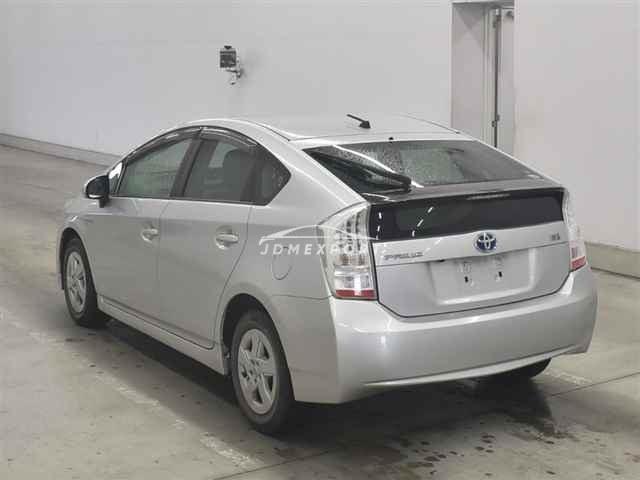 Toyota Prius thumbnail 2
