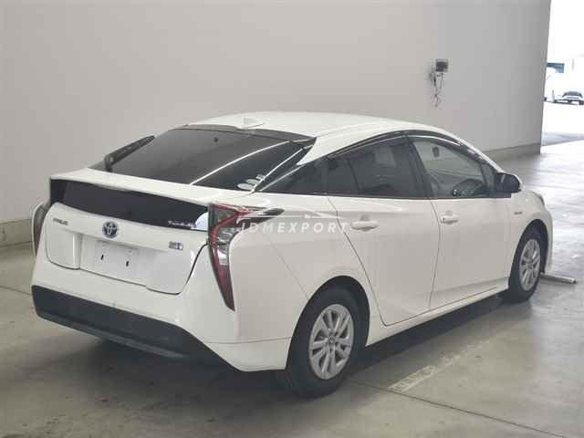 Toyota Prius thumbnail 6