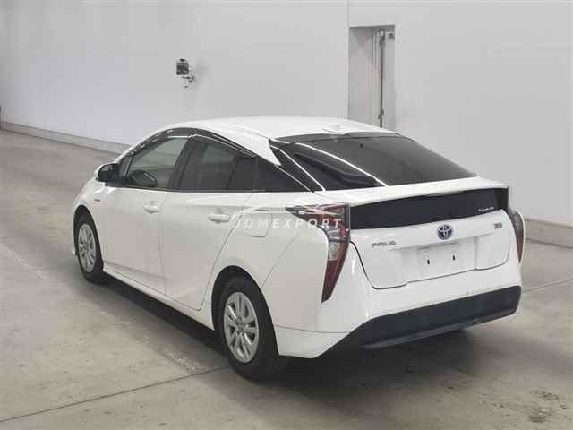 Toyota Prius thumbnail 2