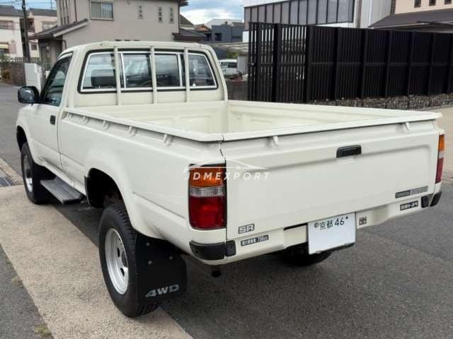 Toyota Hilux 1989 thumbnail 2