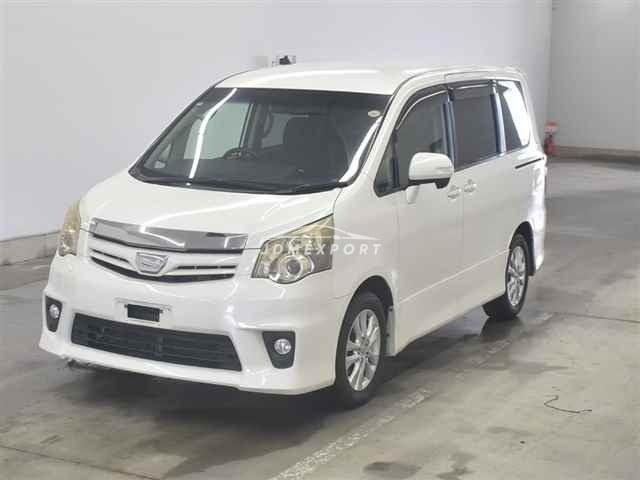 Toyota Noah thumbnail 5