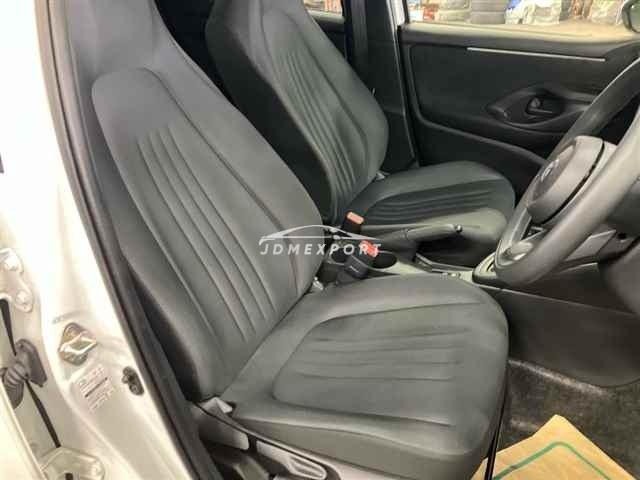 Toyota Yaris thumbnail 8