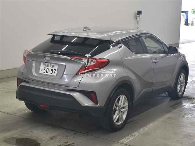 Toyota C-HR thumbnail 6