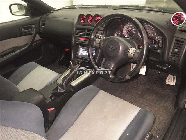 Nissan Skyline 2000 thumbnail 4