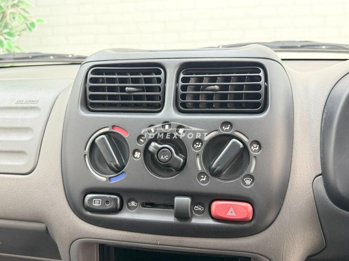 Suzuki Swift 2002 thumbnail 45