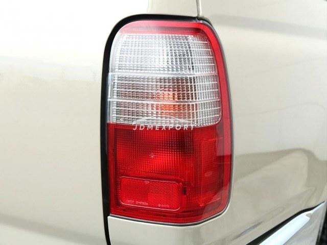 Toyota Hilux Surf 2000 thumbnail 9