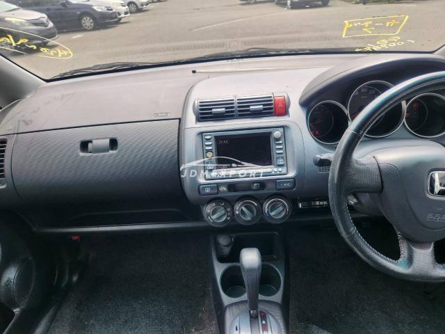 Honda Fit 2001 thumbnail 3