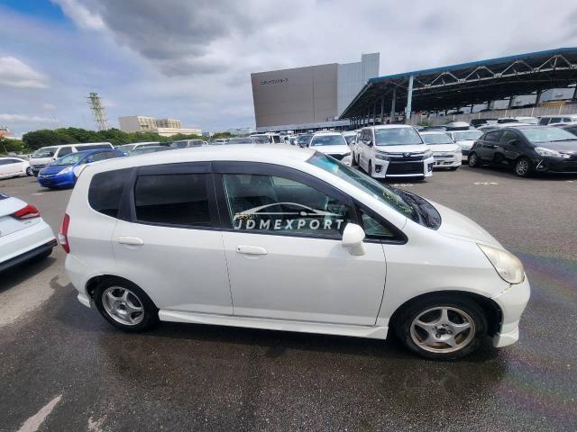 Honda Fit 2001 thumbnail 4