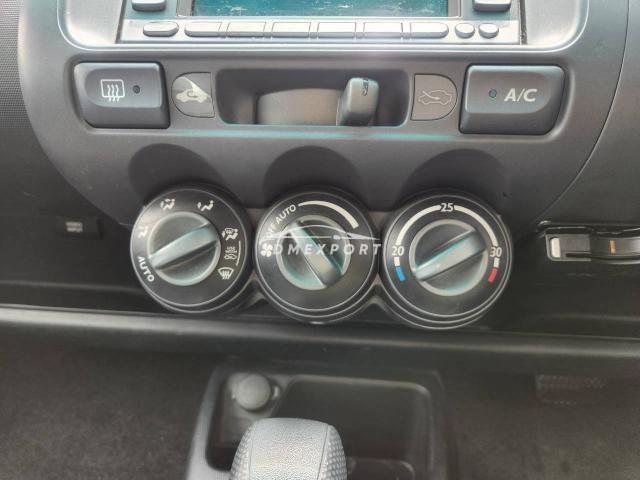 Honda Fit 2001 thumbnail 16