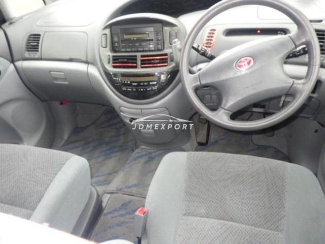 Toyota Estima 2001 thumbnail 3
