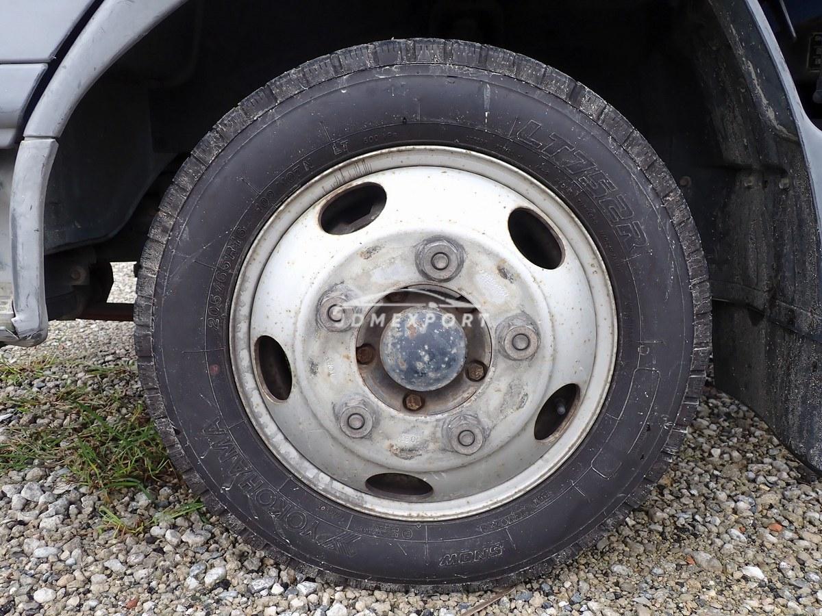 Mitsubishi Fuso Canter 2000 thumbnail 11