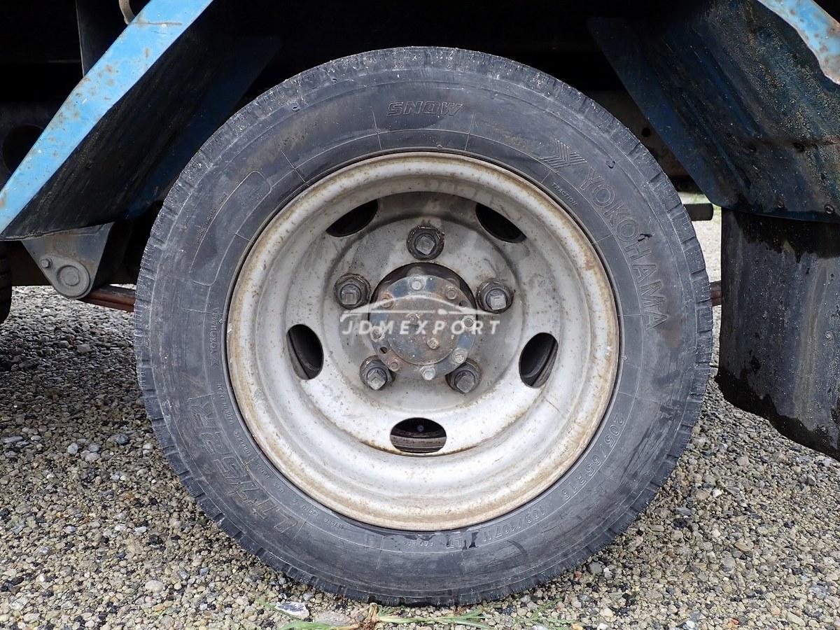 Mitsubishi Fuso Canter 2000 thumbnail 13