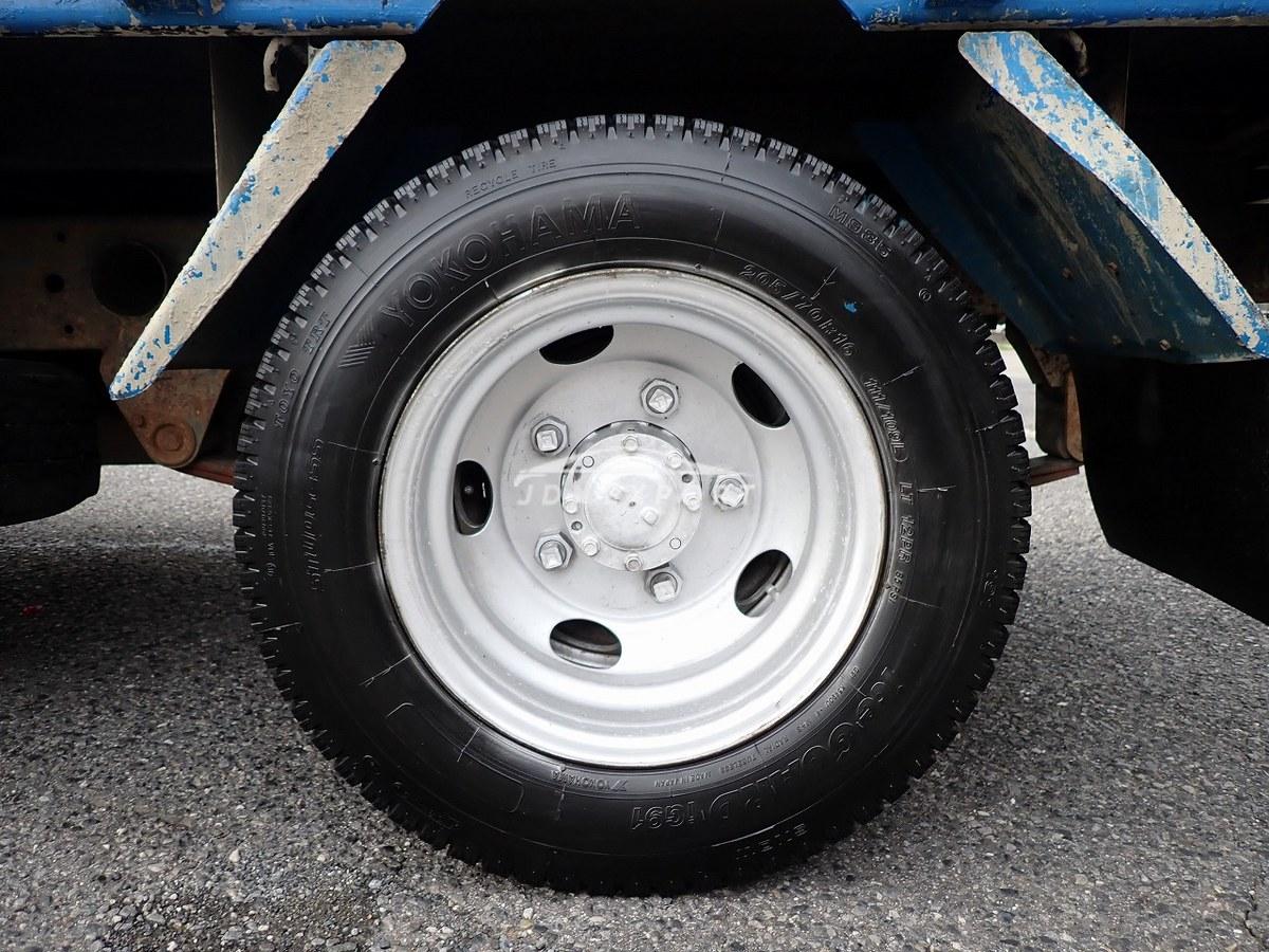 Mitsubishi Fuso Canter 2000 thumbnail 36