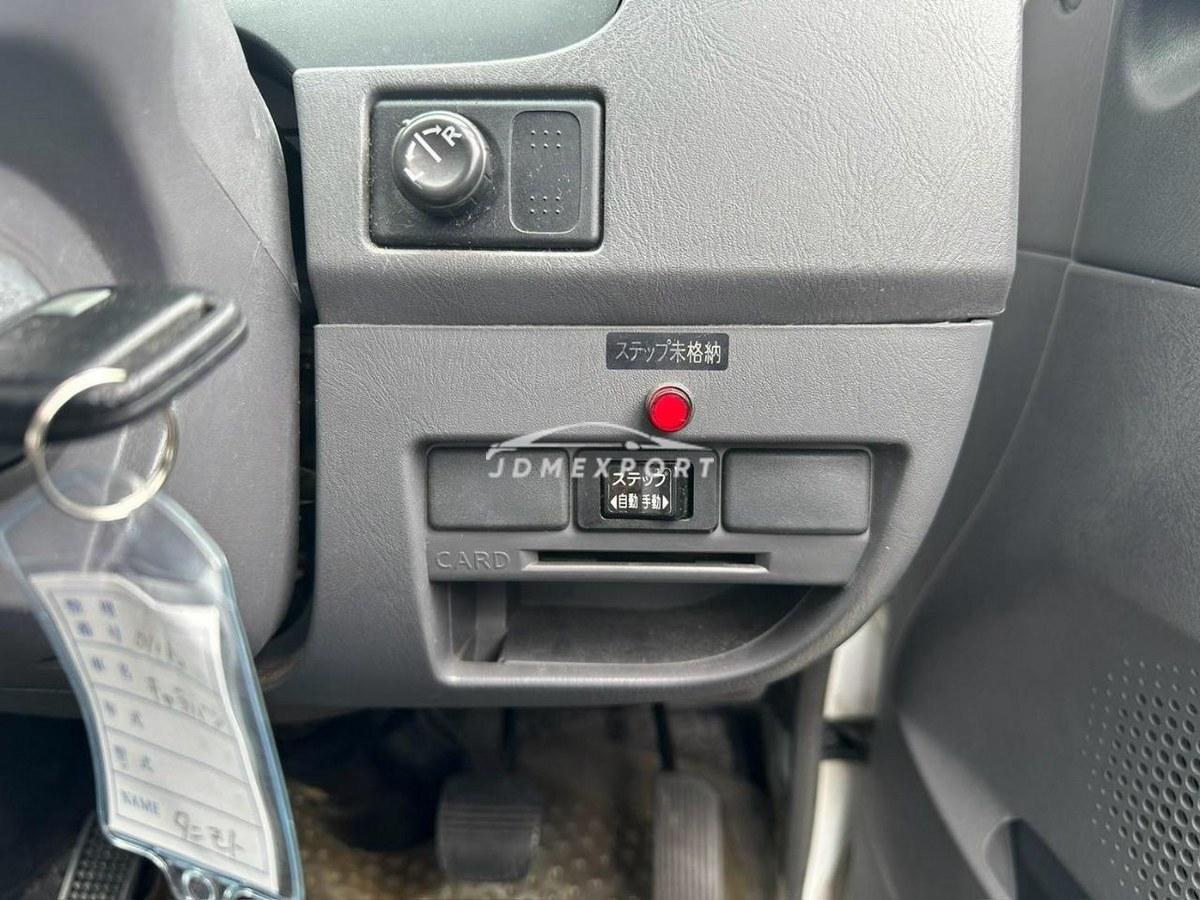 Nissan Caravan Bus 2002 thumbnail 32