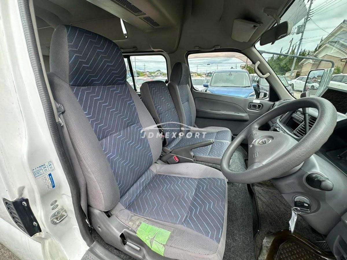 Nissan Caravan Bus 2002 thumbnail 12