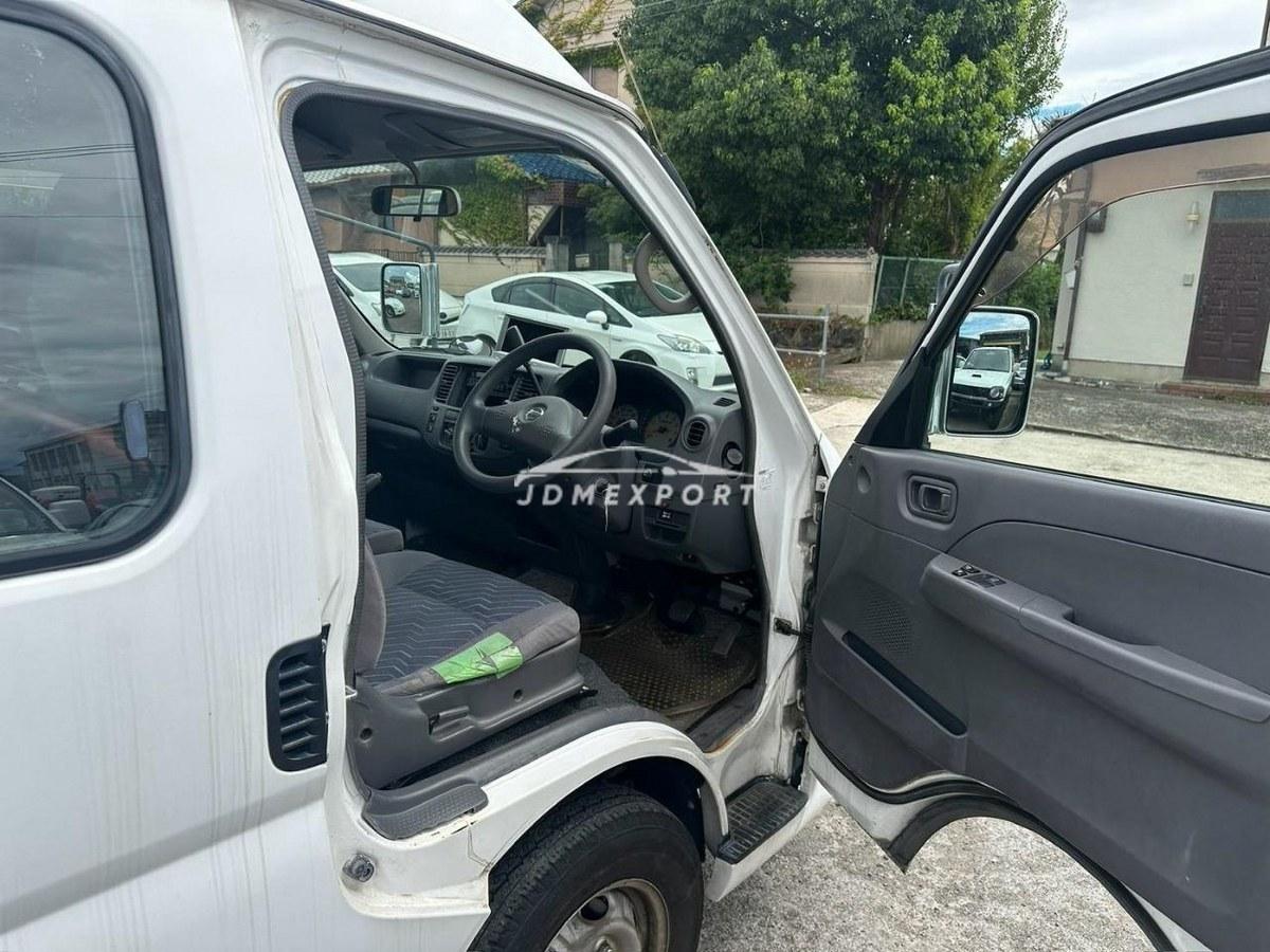 Nissan Caravan Bus 2002 thumbnail 11