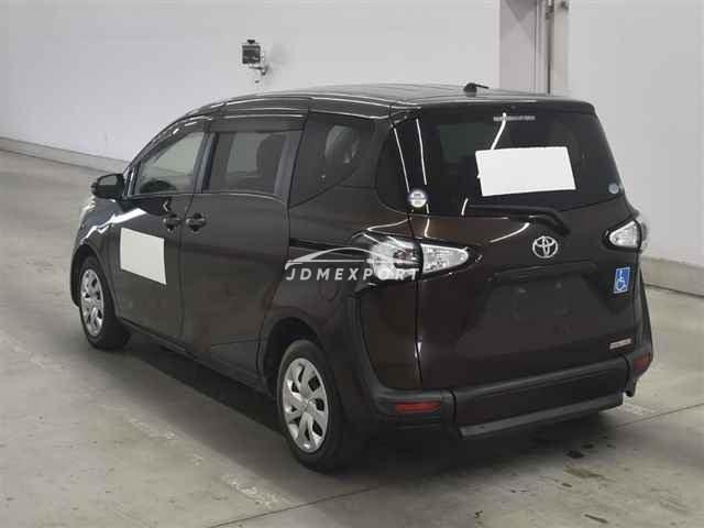 Toyota Sienta thumbnail 2