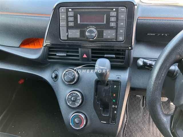 Toyota Sienta thumbnail 7