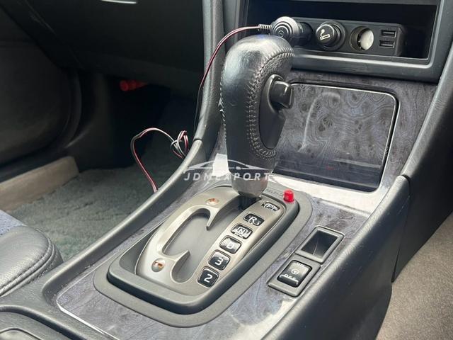 Nissan Laurel 2000 thumbnail 4